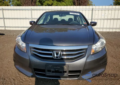 2011 Honda Accord Lxp z USA, uszkodzony, nr VIN 1HGCP2F47BA017570